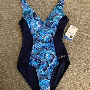 Women’s Size 8 Dolfin Aquashape Suit